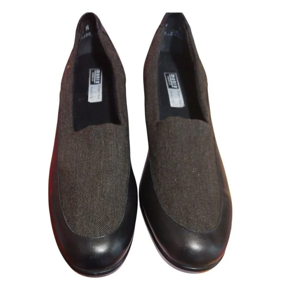 Munro American Kayla Slip On  Black Slip-On Shoes  Brown 7.5